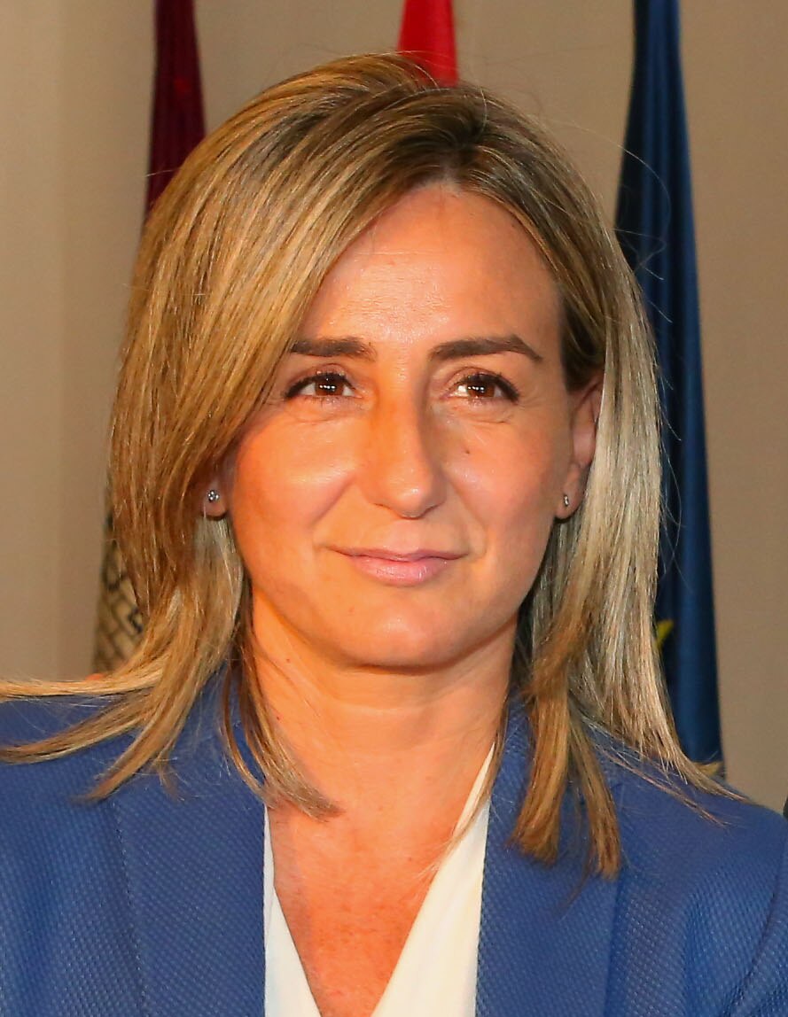 Milagros Tolón, Ministra de Educación y Deporte